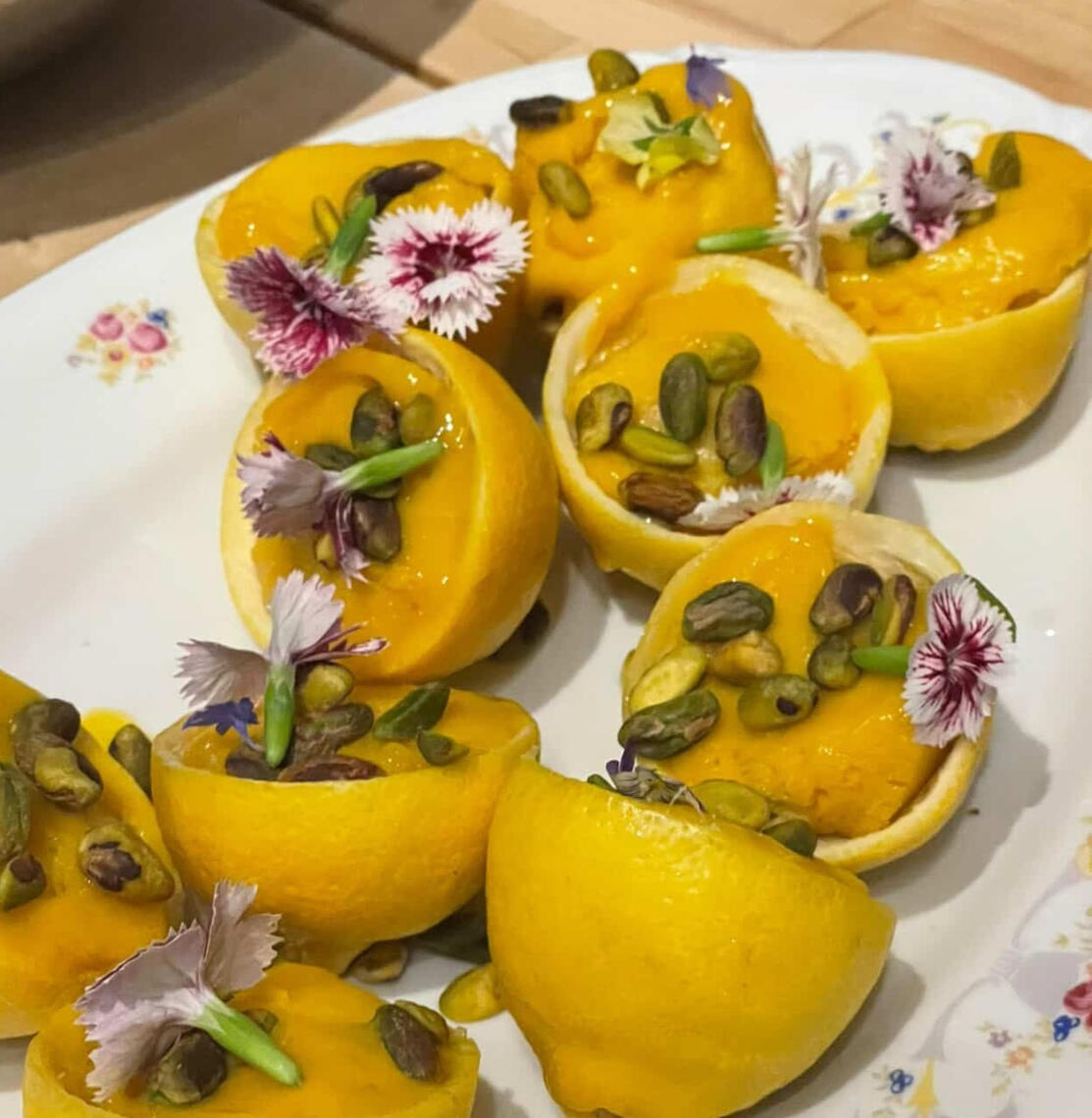 artiste culinaire et j’offre des services en tant que cheffe cuisinière pour des événements privés, tels que des retraites spirituelles de tout genre.